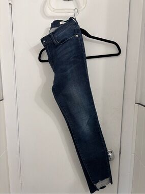 Frame Denim Navy Skinny Jeans with Subtle Fade
